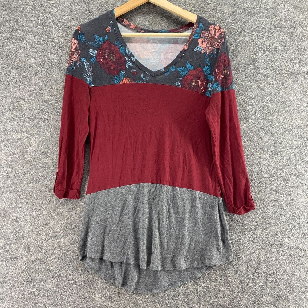Maurices Blouse Women XS Red Floral V-Neck 3/4 Sleeve Rayon Pullover Casual